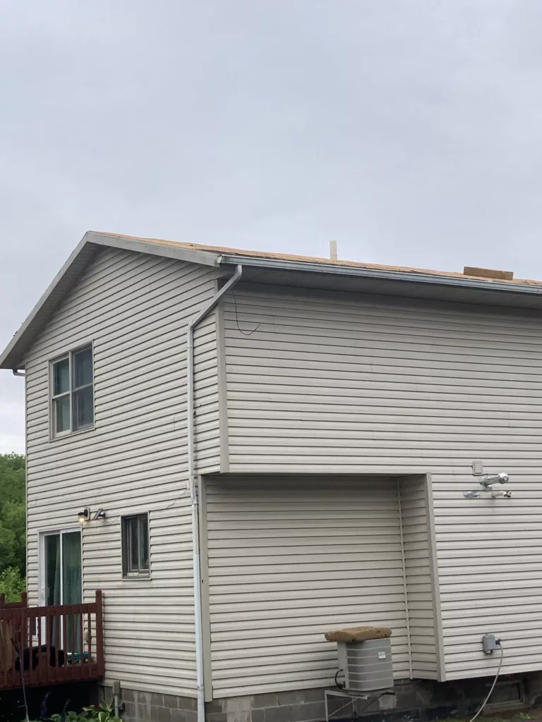 Hernandez KD Construction Crew removing the age-related damaged roof in Davenport, Iowa (2)