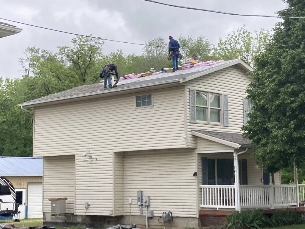 Hernandez KD Construction Crew removing the age-related damaged roof in Davenport, Iowa. (side of home)